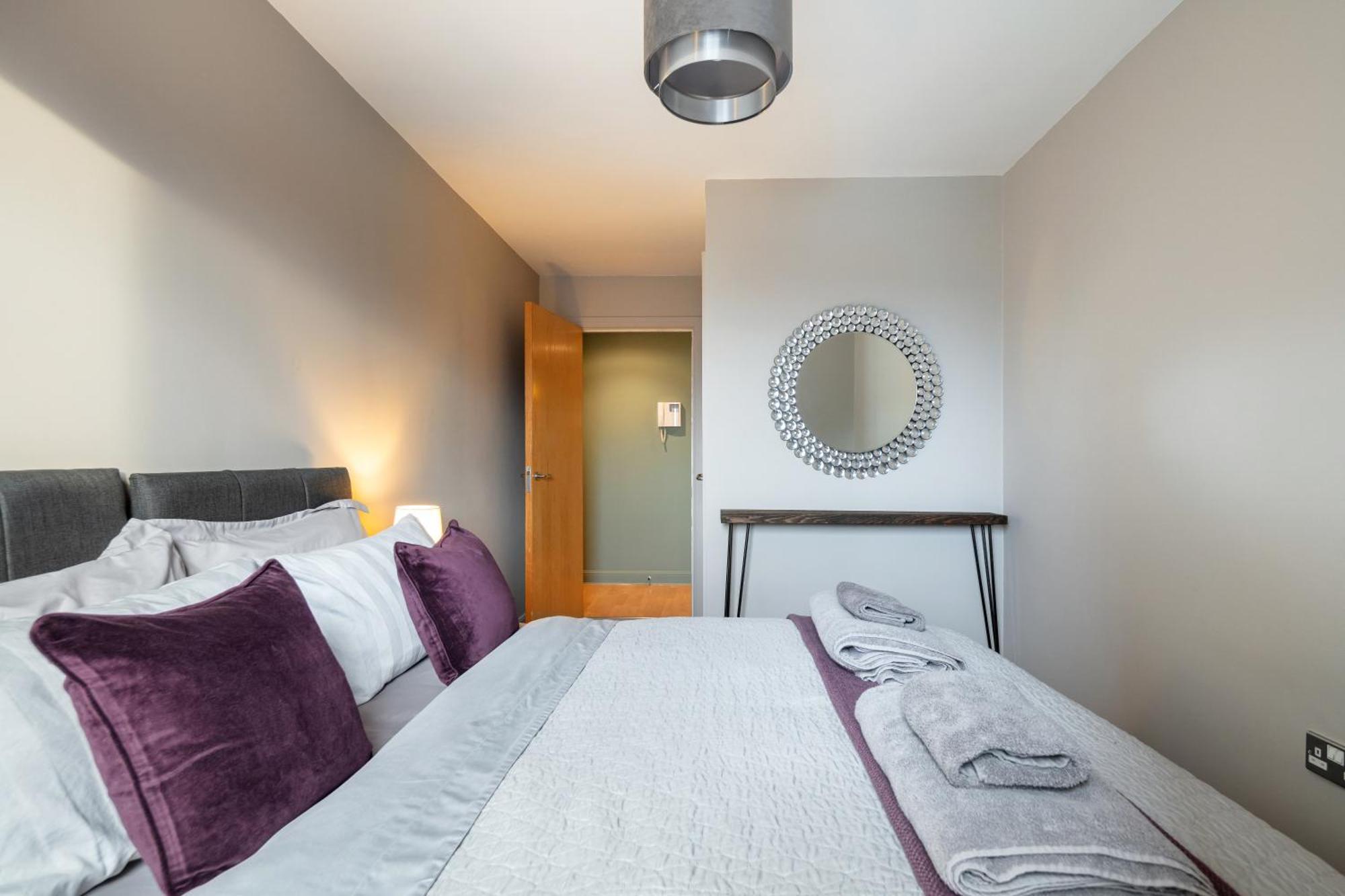 Excel, O2, Canary Wharf, London City Airport - Free Parking Екстериор снимка